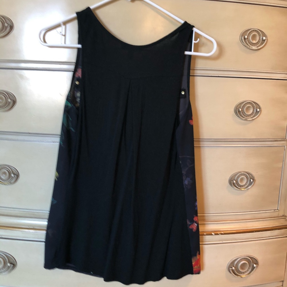 Zip Front Floral Tank - Picture 4 of 5
